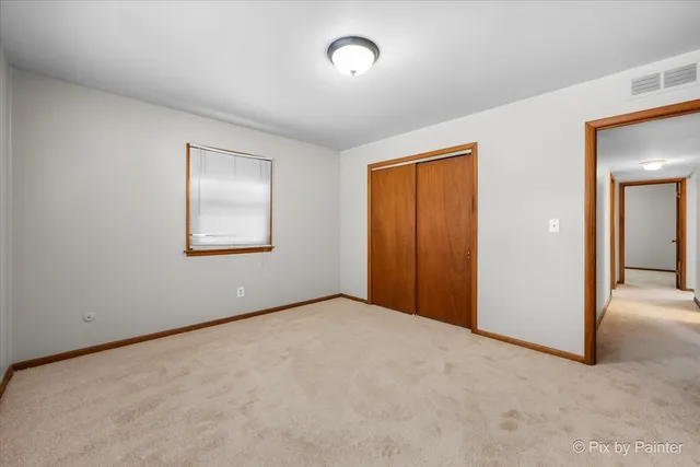 $339,900 | 504 Princeton Drive, North Aurora, IL 60542