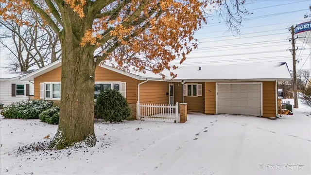 $339,900 | 504 Princeton Drive, North Aurora, IL 60542