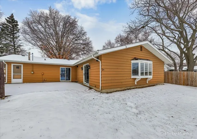 $339,900 | 504 Princeton Drive, North Aurora, IL 60542