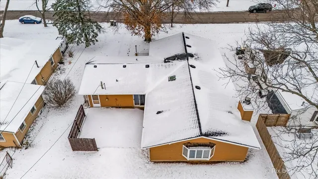 $339,900 | 504 Princeton Drive, North Aurora, IL 60542