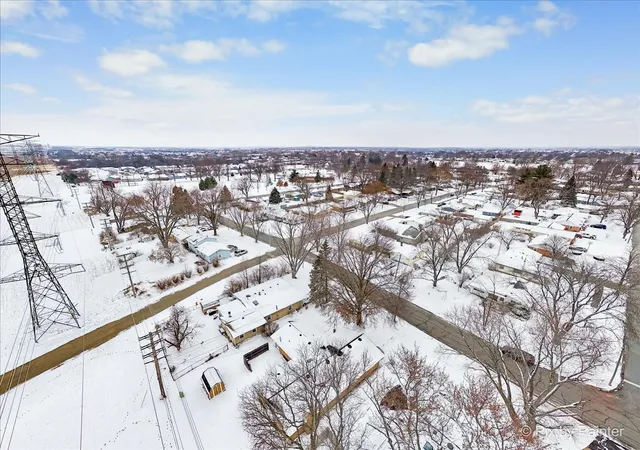 $339,900 | 504 Princeton Drive, North Aurora, IL 60542