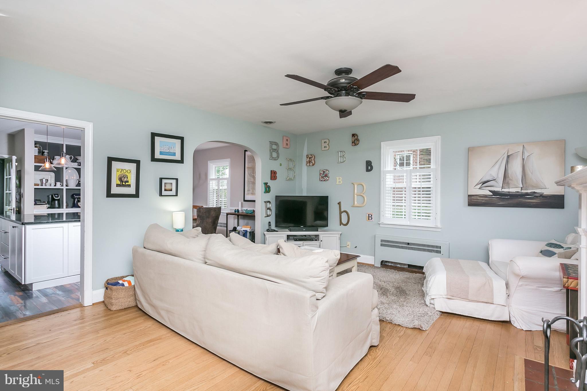 211 Murdock Road Baltimore, MD 21212 - Photo 4 of 26 Living Room