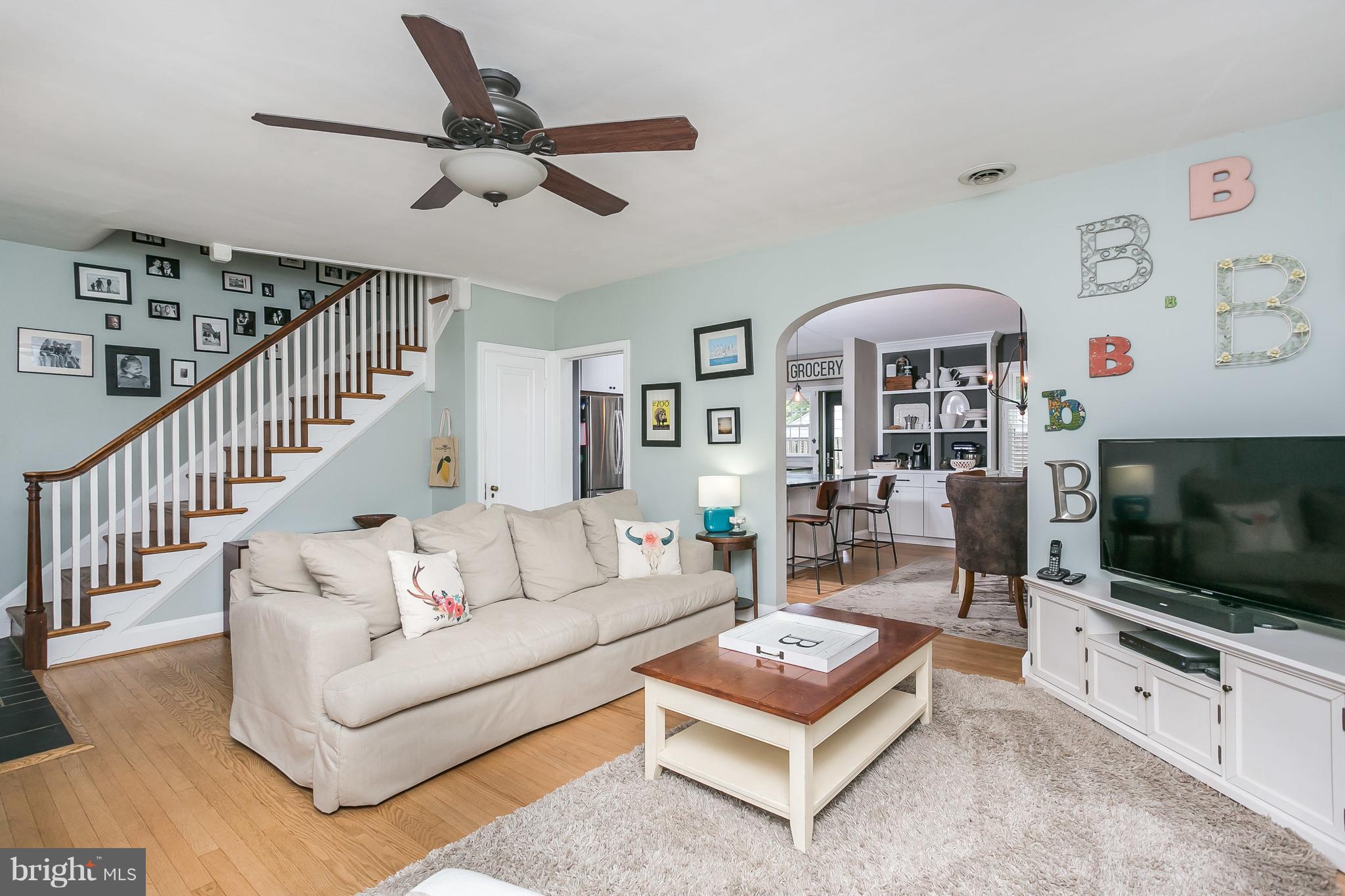 211 Murdock Road Baltimore, MD 21212 - Photo 5 of 26 Living Room