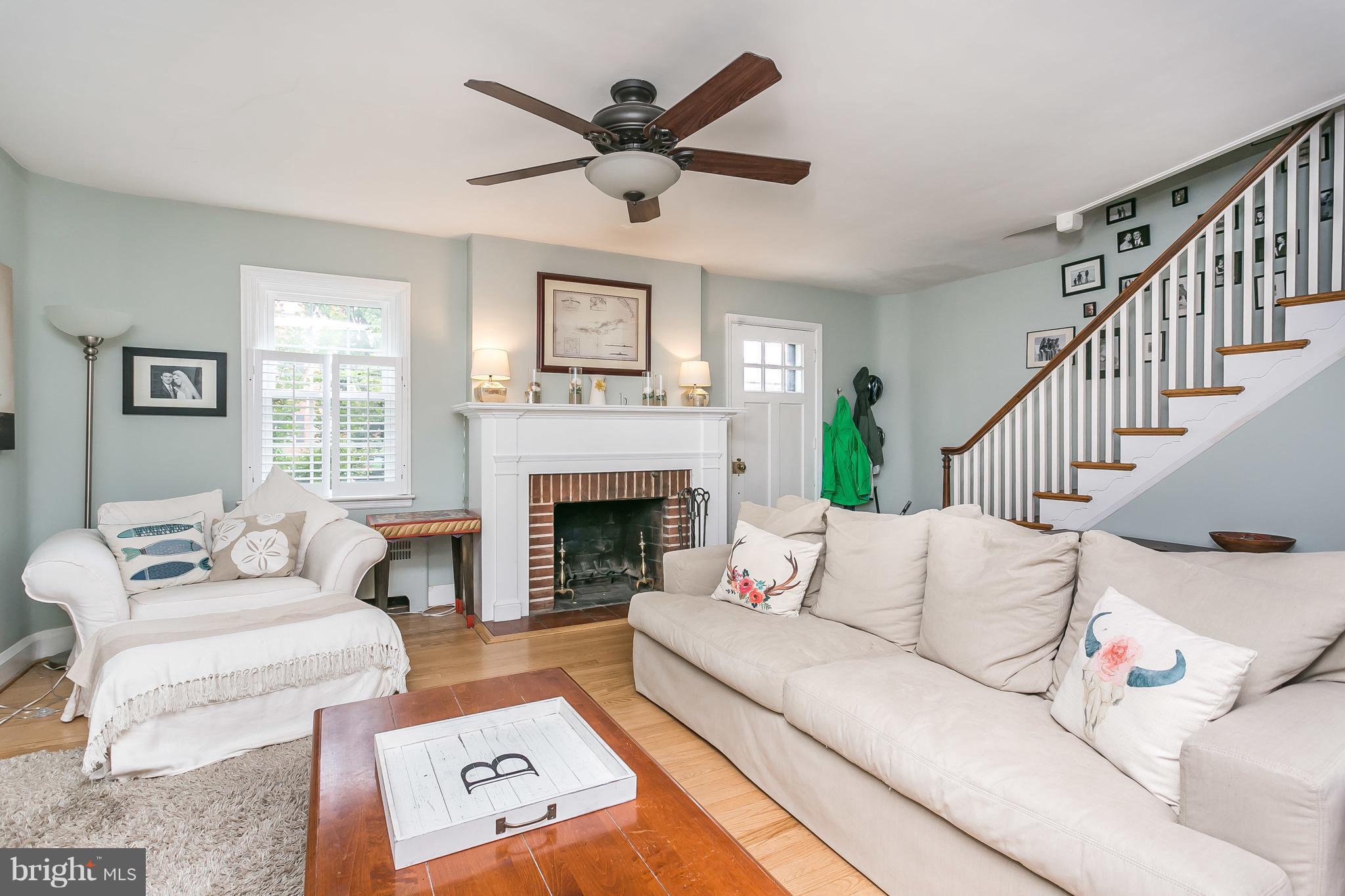 211 Murdock Road Baltimore, MD 21212 - Photo 6 of 26 Living Room