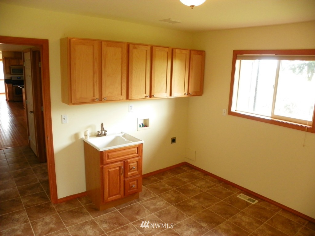 17008 Sheldon Lane Southwest Rochester, WA 98579 - Photo 11 of 25