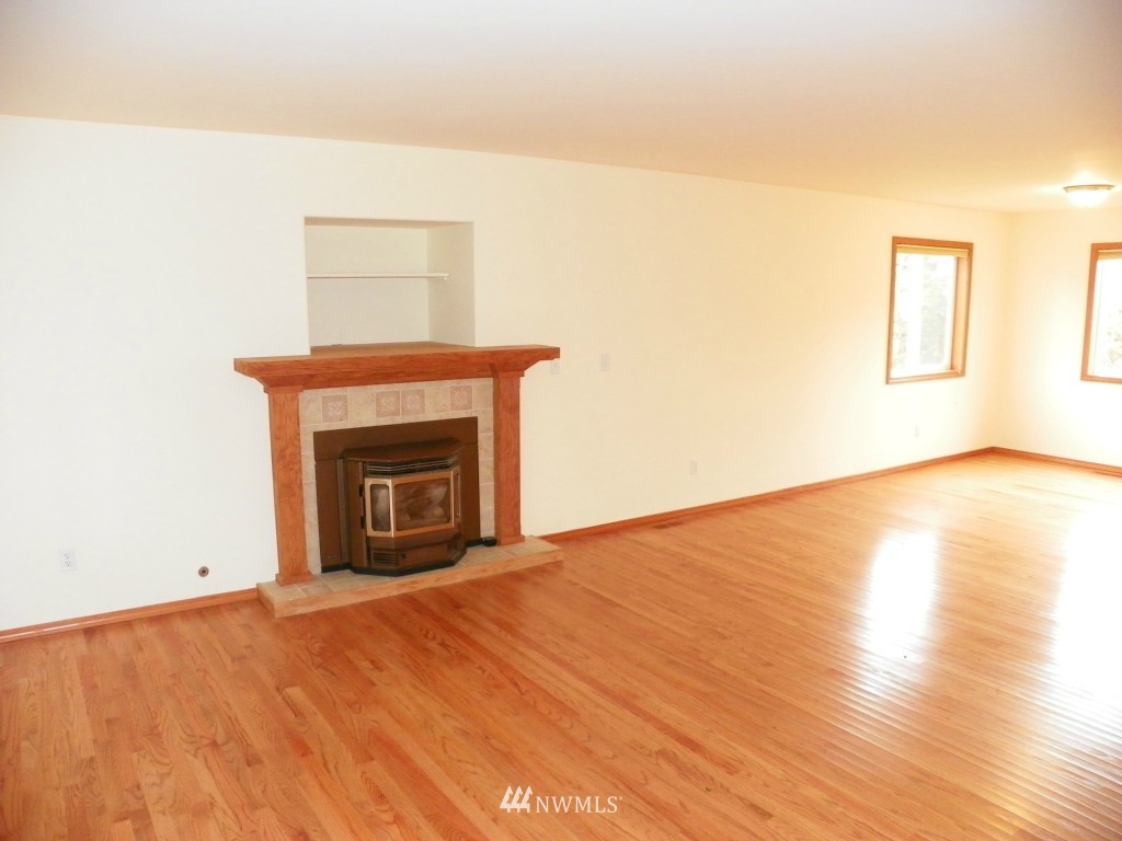 17008 Sheldon Lane Southwest Rochester, WA 98579 - Photo 5 of 25