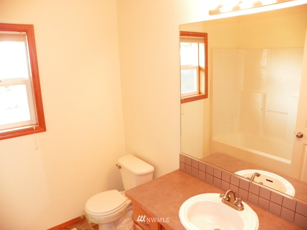 17008 Sheldon Lane Southwest Rochester, WA 98579 - Photo 10 of 25
