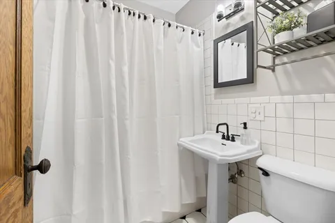 $499,000 | 4415 North Racine Avenue, Unit 2S, Chicago, IL 60640