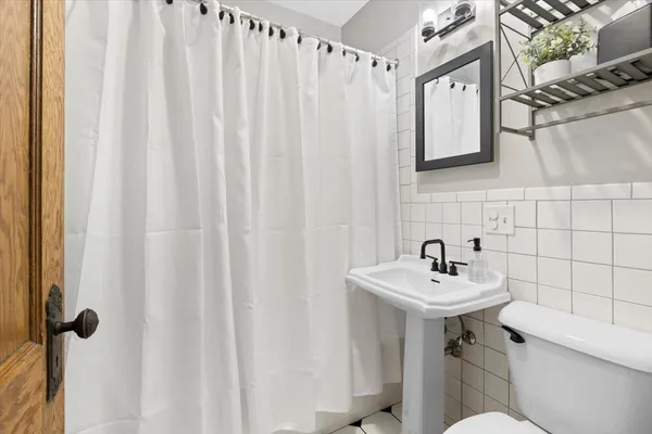 $499,000 | 4415 North Racine Avenue, Unit 2S, Chicago, IL 60640
