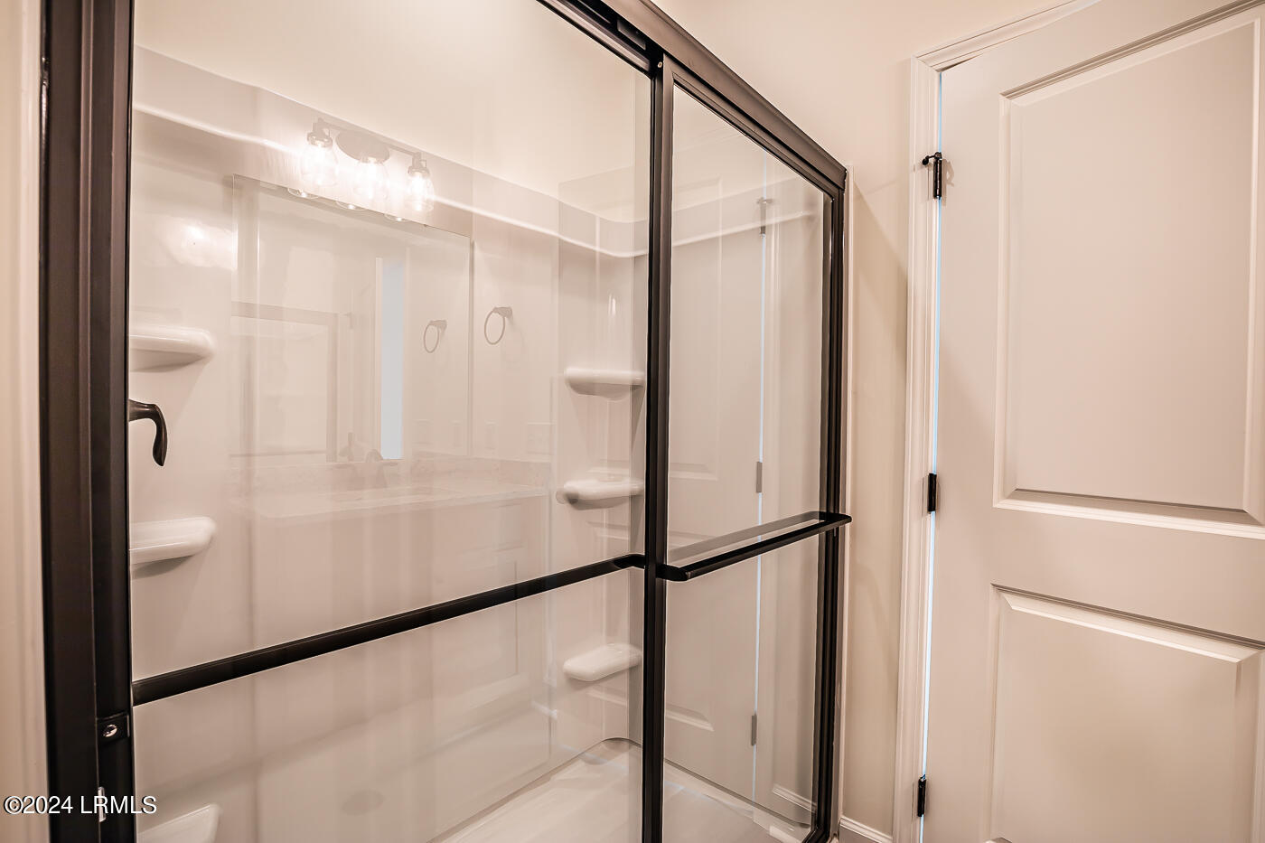 252 Weathersbee Street Ridgeland, SC 29936 - Photo 19 of 36 19 Ensuite bath