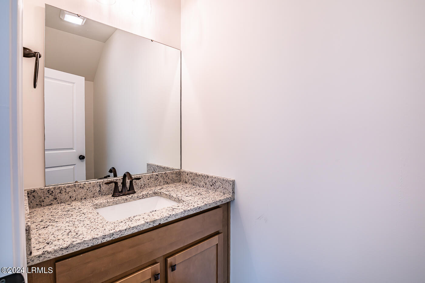 252 Weathersbee Street Ridgeland, SC 29936 - Photo 20 of 36 20 Powder room