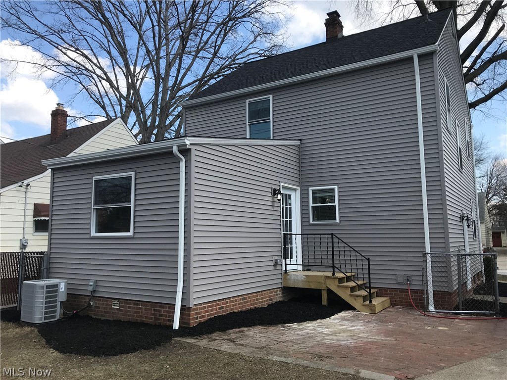 1104 Argonne Road Cleveland, OH 44121 - Photo 15 of 16
