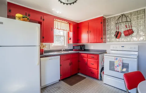 $350,000 | 1 1/2 Bartlett Street, Allenstown, NH 03275