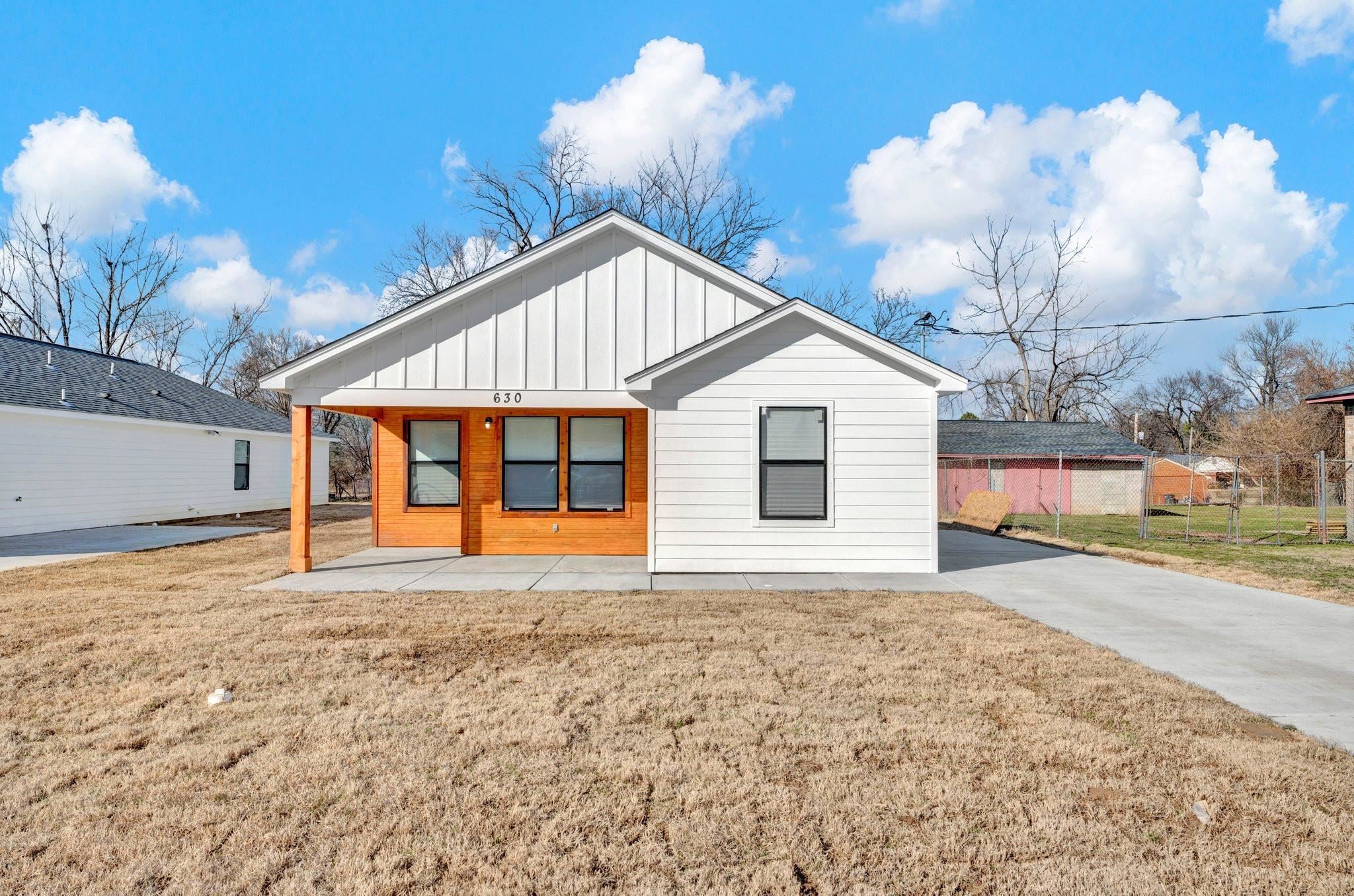 630 King Road Memphis, TN 38109 - Photo 1 of 27 Back of property featuring a yard and covered porch