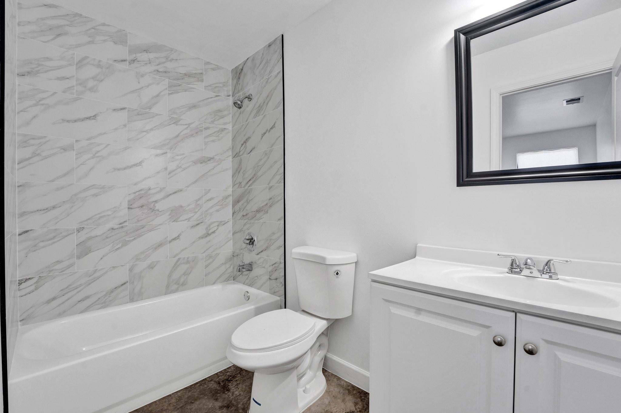 630 King Road Memphis, TN 38109 - Photo 13 of 27 Full bathroom with vanity, tiled shower / bath, and toilet