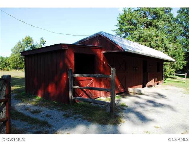 33115 Mt Gideon Road Hanover, VA 23069 - Photo 9 of 16 Stable/Barn