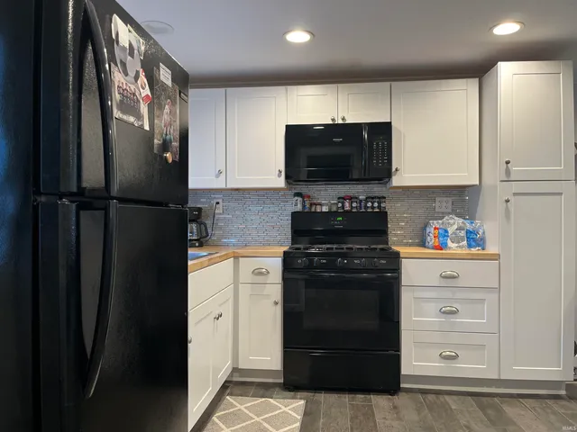 $309,900 | 20 EMS B40E Lane, Leesburg, IN 46538