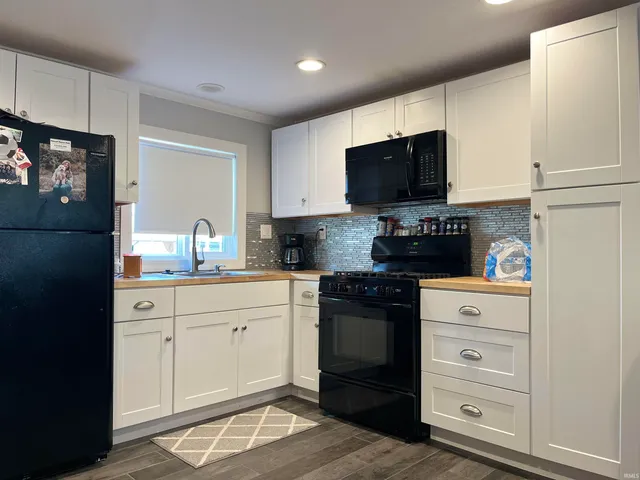 $309,900 | 20 EMS B40E Lane, Leesburg, IN 46538