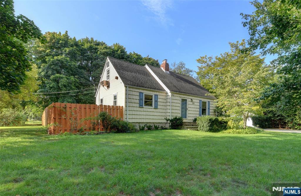 39 Sunset Road Pompton Plains, NJ 07444 - Photo 2 of 32 Gallery Image 2
