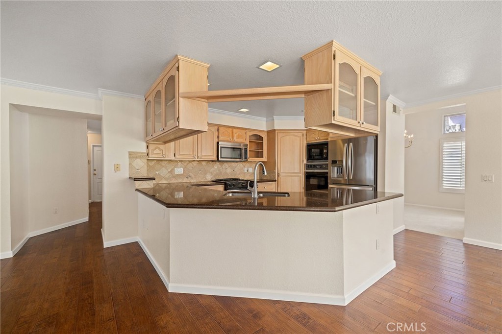 28974 Clear Spring Lane Highland, CA 92346 - Photo 18 of 65 Kitchen