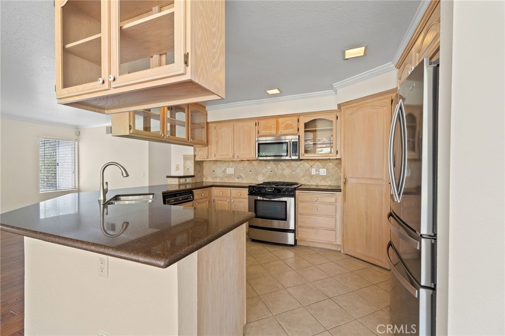 28974 Clear Spring Lane Highland, CA 92346 - Photo 19 of 65 Kitchen