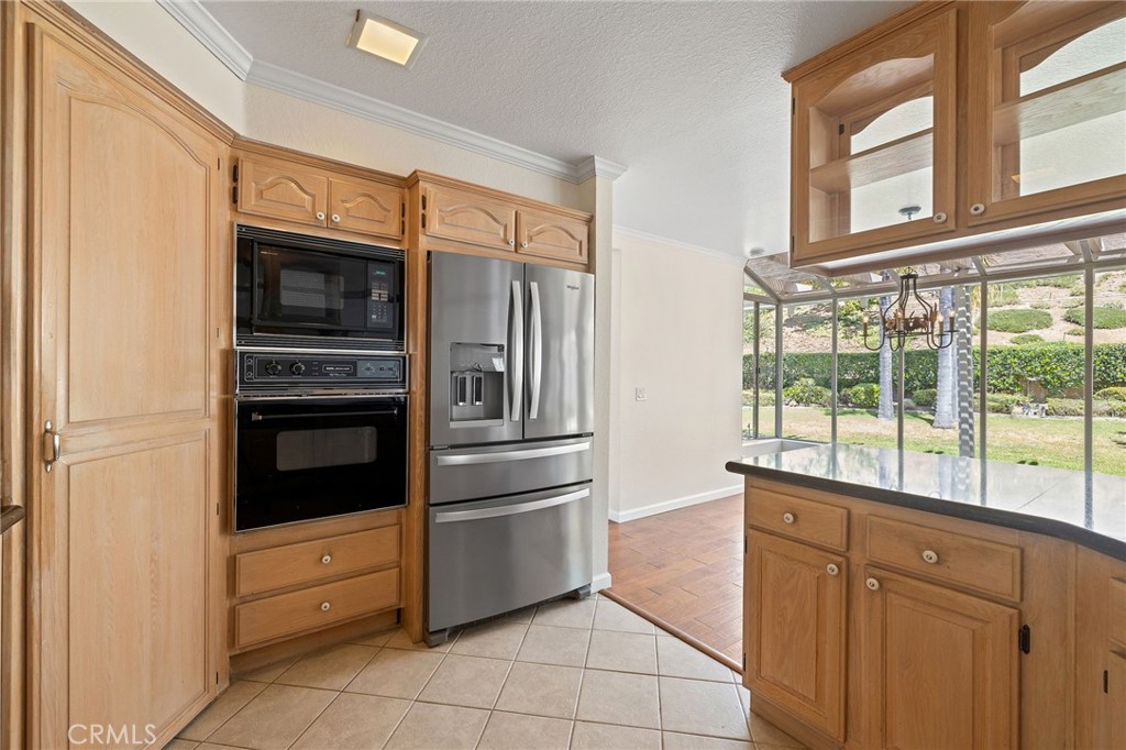 28974 Clear Spring Lane Highland, CA 92346 - Photo 23 of 65 Kitchen