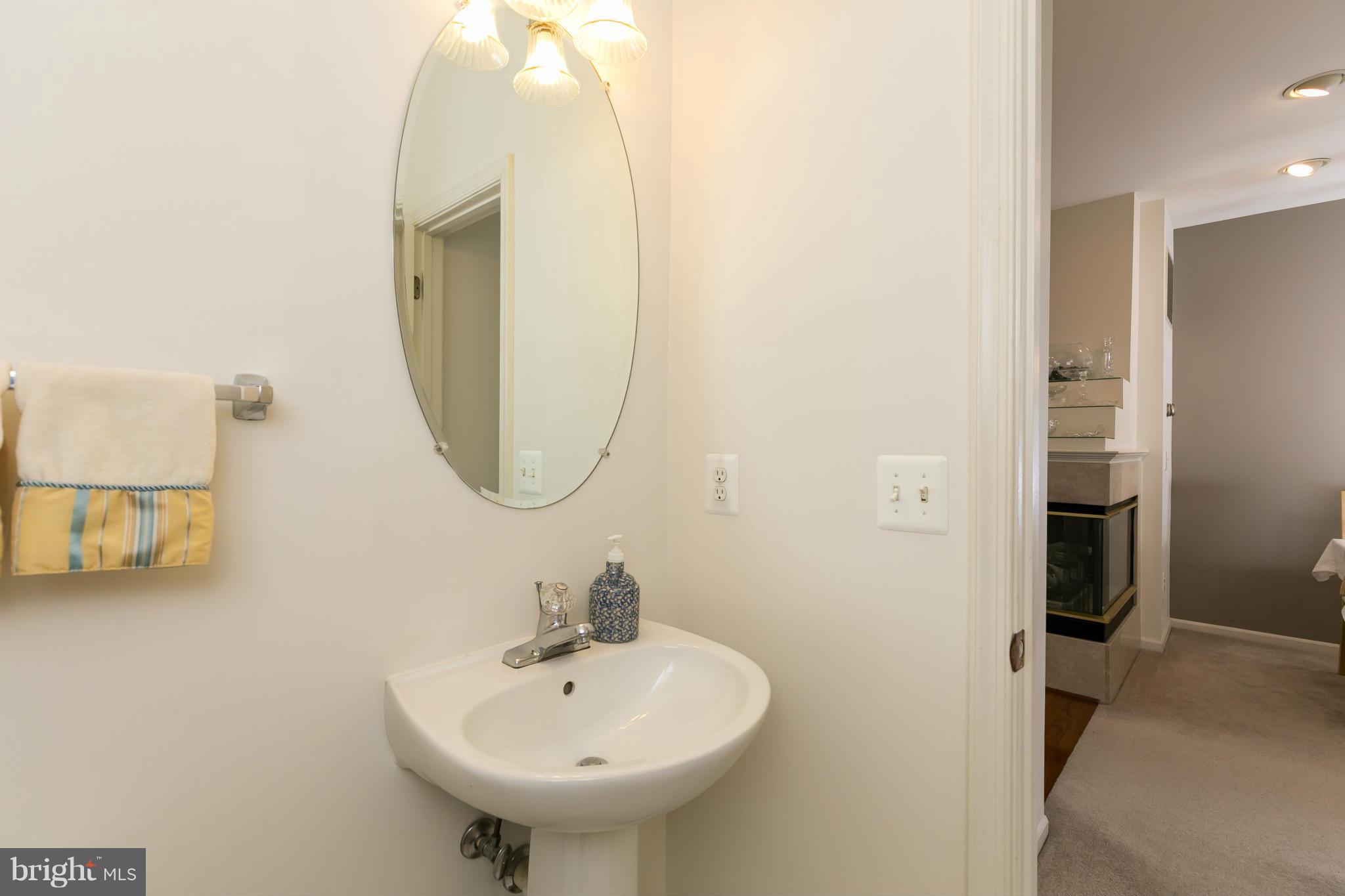 1267 Wild Hawthorn Way Reston, VA 20194 - Photo 17 of 26 Bath