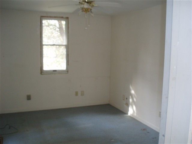 9032 Big Hand Road Columbus, MI 48063 - Photo 18 of 30 31111877-17.JPG