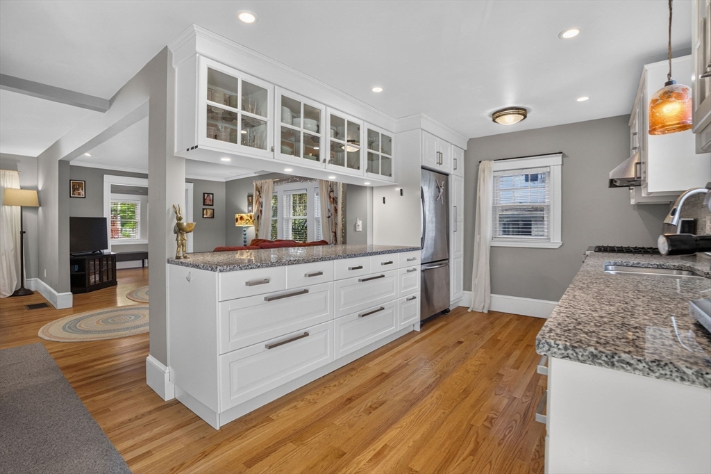 20 Hill Top Road Wellesley, MA 02482 - Photo 4 of 23