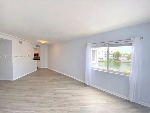 $1,950 | 1185 Marseille Drive, Unit 307, Miami Beach, FL 33141