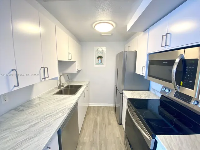 $1,950 | 1185 Marseille Drive, Unit 307, Miami Beach, FL 33141