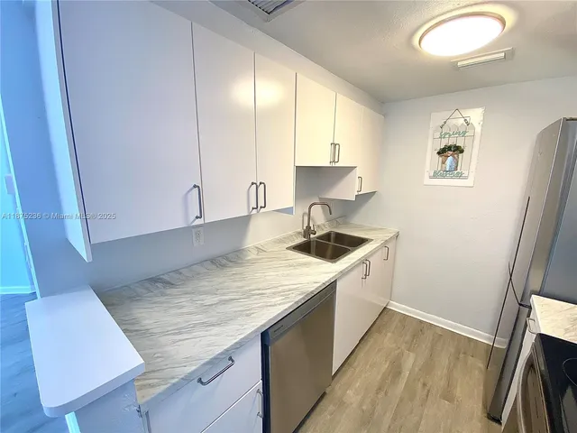 $1,950 | 1185 Marseille Drive, Unit 307, Miami Beach, FL 33141