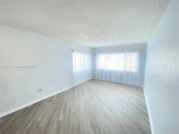 $1,900 | 1185 Marseille Drive, Unit 307, Miami Beach, FL 33141