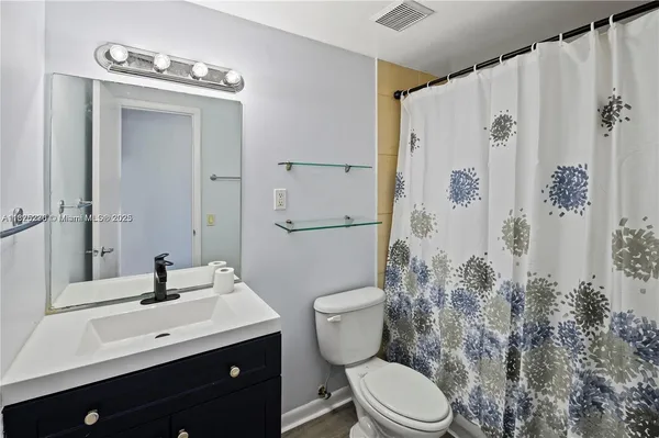 $1,900 | 1185 Marseille Drive, Unit 307, Miami Beach, FL 33141