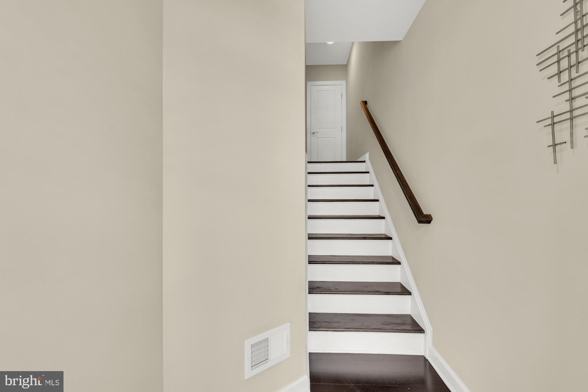 17810 Thomas Village Lane Sandy Spring, MD 20860 - Photo 3 of 58 foyer