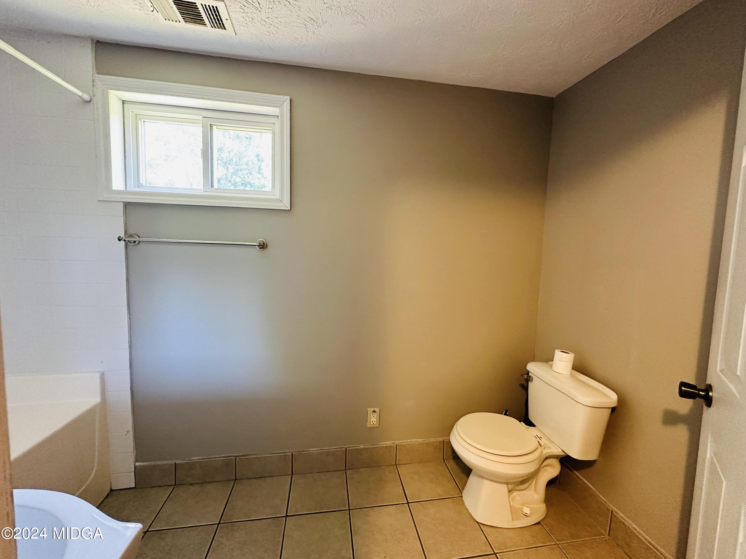 1581 Griffin Road Macon, GA 31216 - Photo 23 of 38 Griffin apt bathroom 2