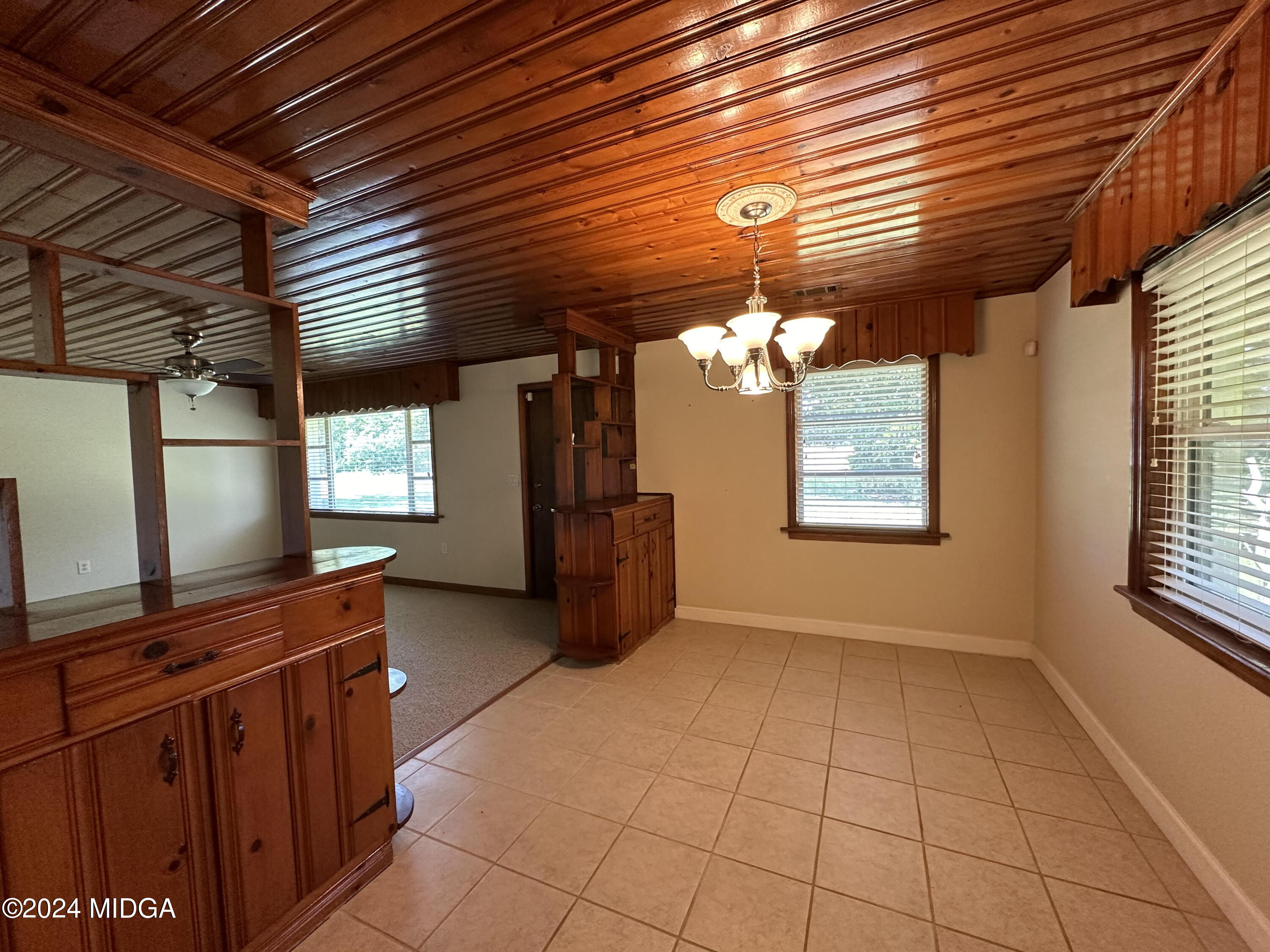 1581 Griffin Road Macon, GA 31216 - Photo 9 of 38 griffin dining room 1