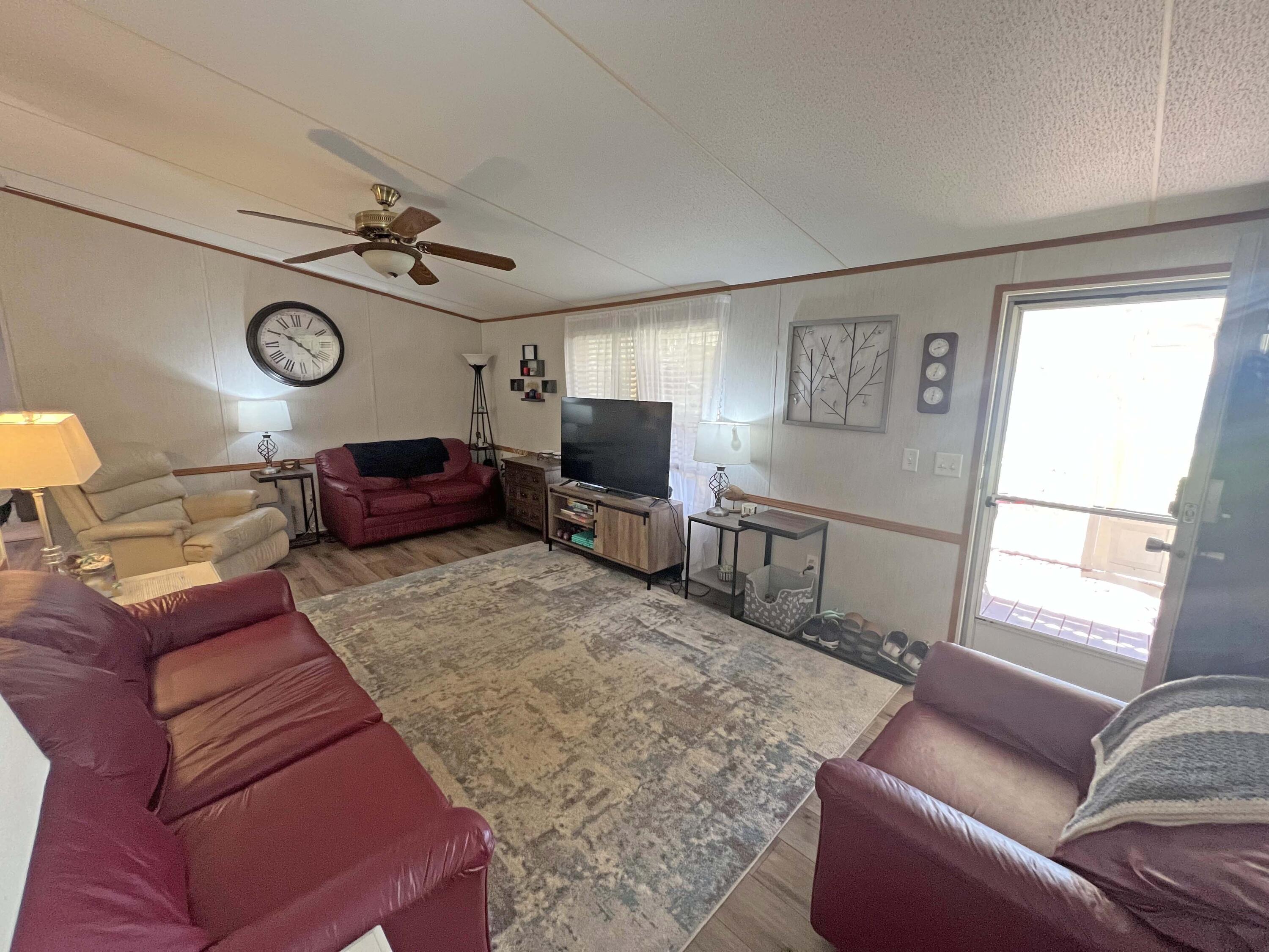 1135 Ralph Bell Road Summerton, SC 29148 - Photo 21 of 36 Living Room
