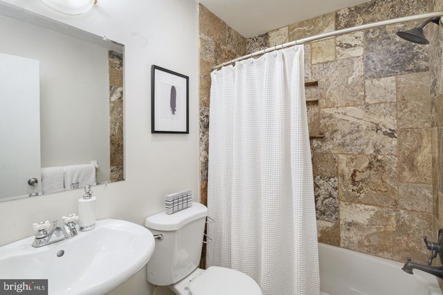 $292,500 | 2025 Arch Street, Unit A, Philadelphia, PA 19103