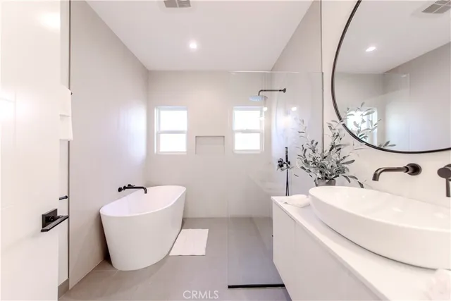 $14,999 | 507 North Formosa Avenue, Los Angeles, CA 90036