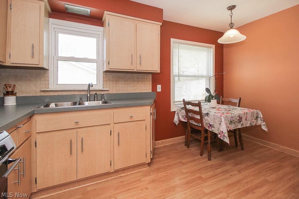 1328 Belrose Road Cleveland, OH 44124 - Photo 6 of 19 Wonderful hardwood floors!