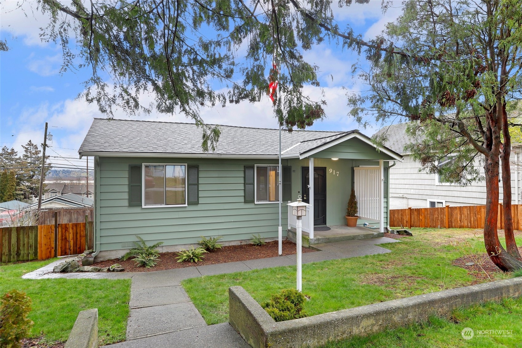 917 Maple Street Everett, WA 98201 - Photo 2 of 30 Gallery Image 2
