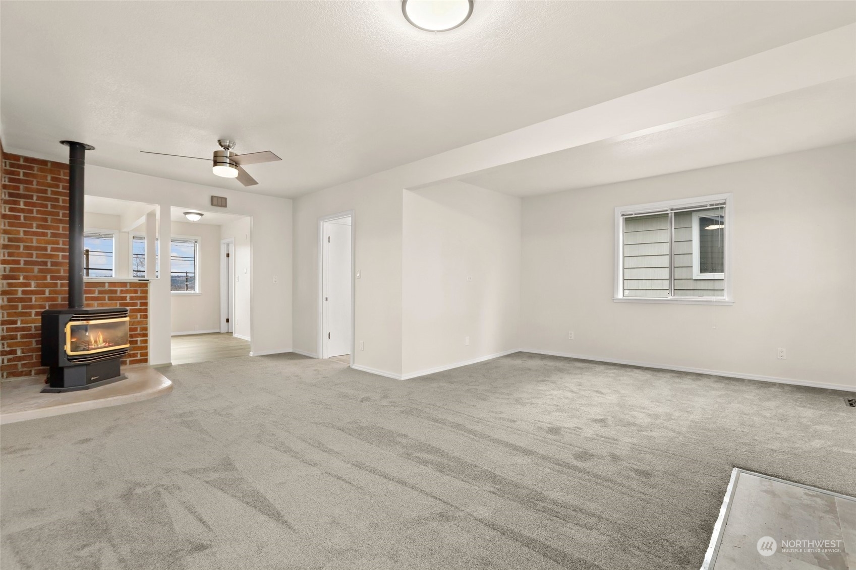 917 Maple Street Everett, WA 98201 - Photo 5 of 30 Gallery Image 5