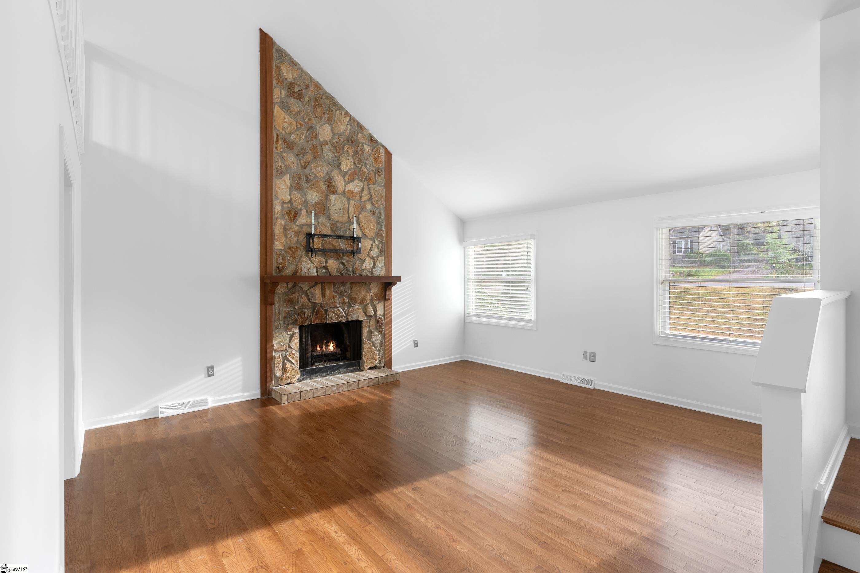 11 Meredith Lane Greenville, SC 29607 - Photo 2 of 36