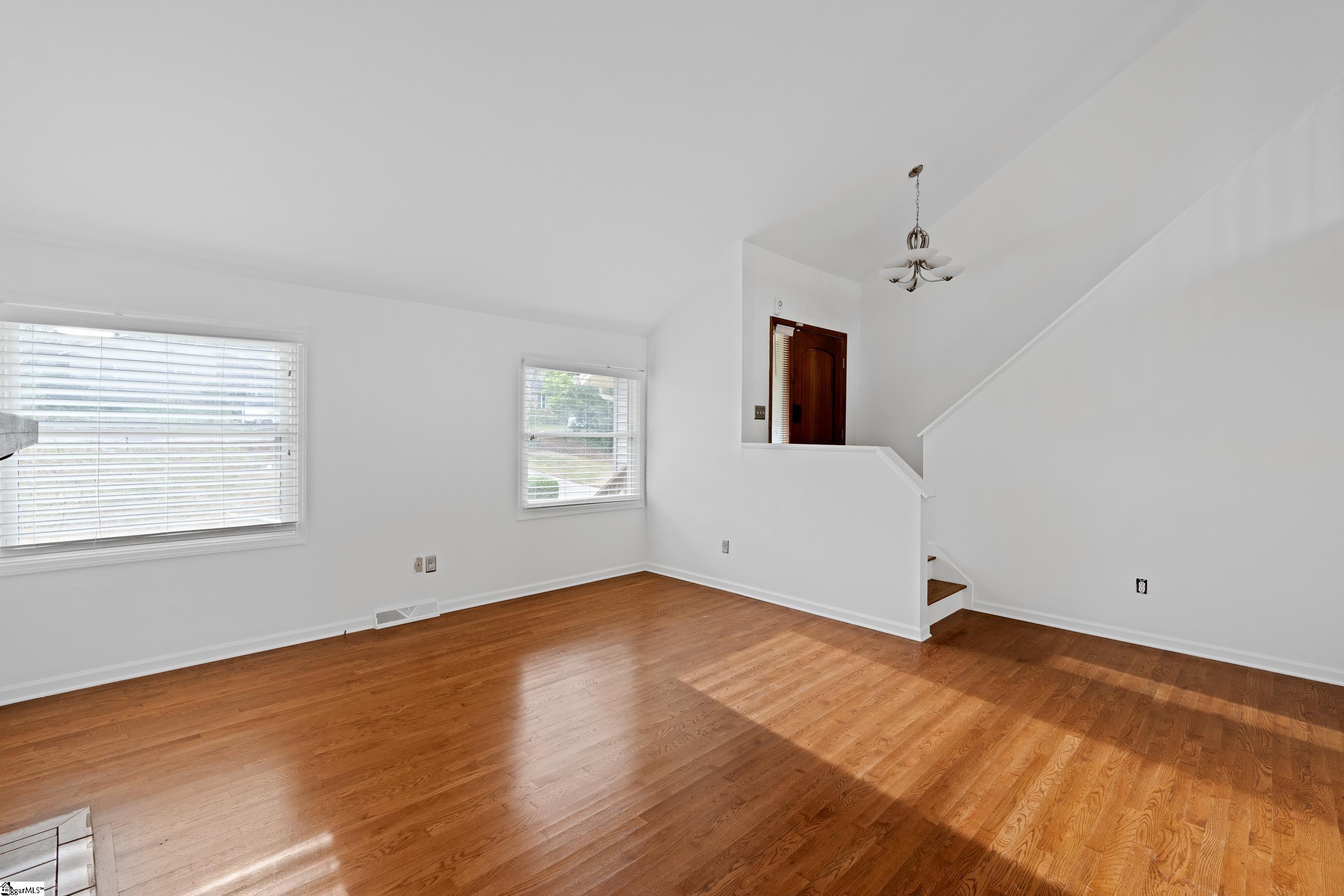 11 Meredith Lane Greenville, SC 29607 - Photo 4 of 36