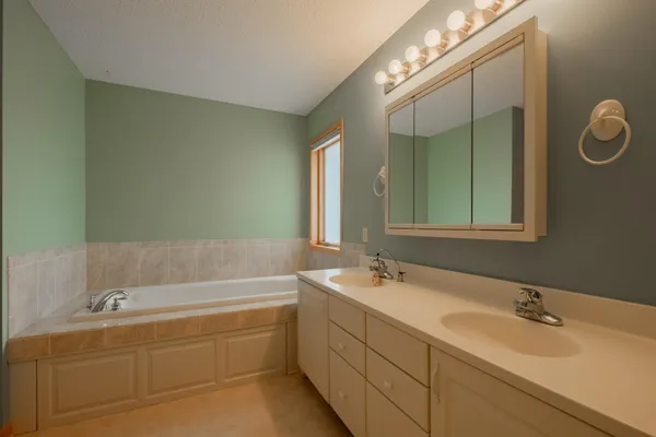 $454,900 | 1421 Blue Flag Court, Northfield, MN 55057