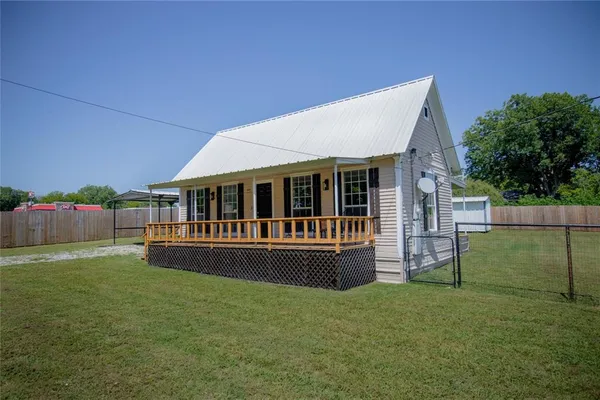 $1,600 | 605 Orange Avenue, Farmersville, TX 75442