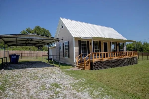 $1,600 | 605 Orange Avenue, Farmersville, TX 75442