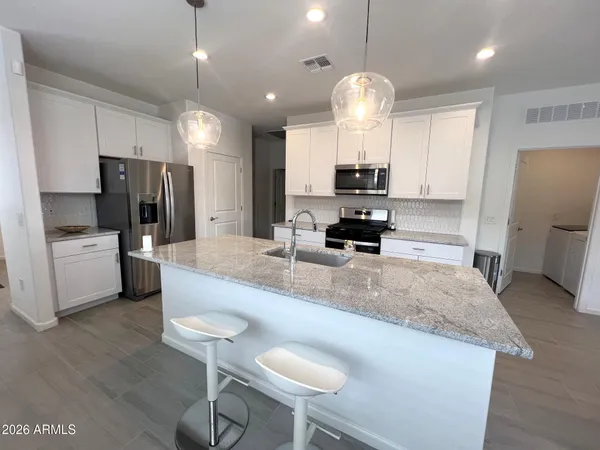 $2,300 | 353 North Spring Flower Drive, Tucson, AZ 85748