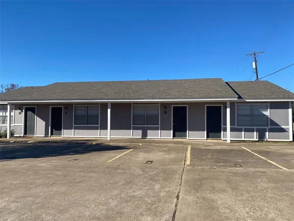 $875 | 1419 Kilpatrick Court, Unit C, Cleburne, TX 76033